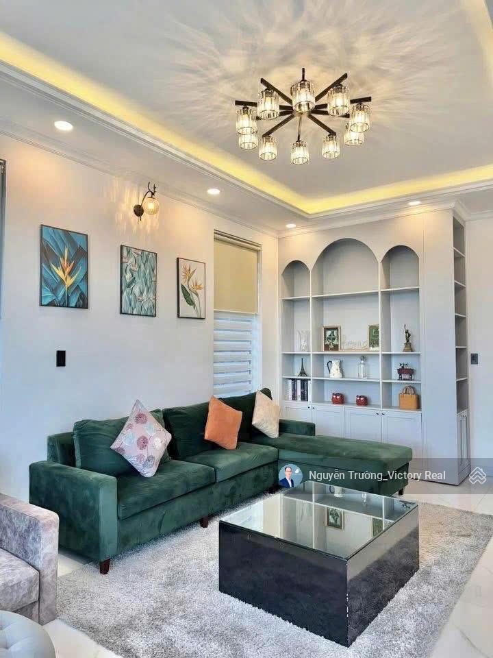 Chủ nhà cần bán gấp villa đẹp, 2 mặt tiền vạn hạnh gửi hh 1% sổ hồng riêng, cách hồ xuân hương 2km