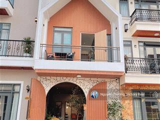 Bán nhà mới 99% dễ thương view đẹp tại đà lạt