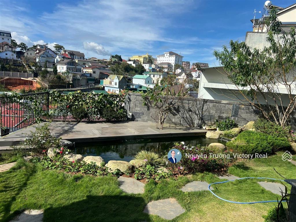 Bán villa 2 mt sân vườn ngay chợ đà lạt, hồ xuân hương, 4pn ngang 15m, giá chỉ 15.9 tỷ