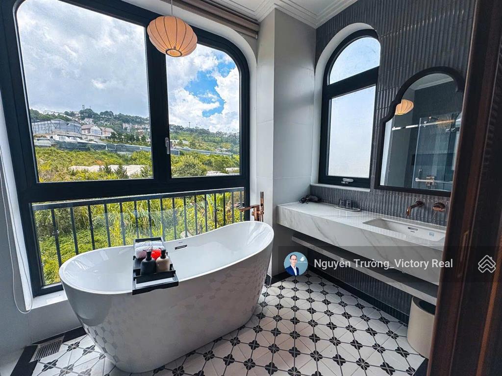 Biệt thự view đẹp giá rẻ, chỉ hơn 17 tỷ đường an bình, cách 1km đến hồ xuân hương đà lạt