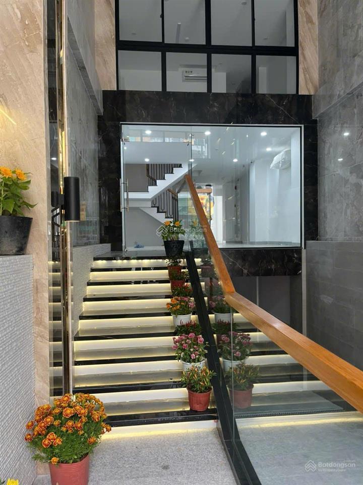 Cho thuê nhà nguyên căn mặt tiền đường, gần sân bay tân sơn nhất