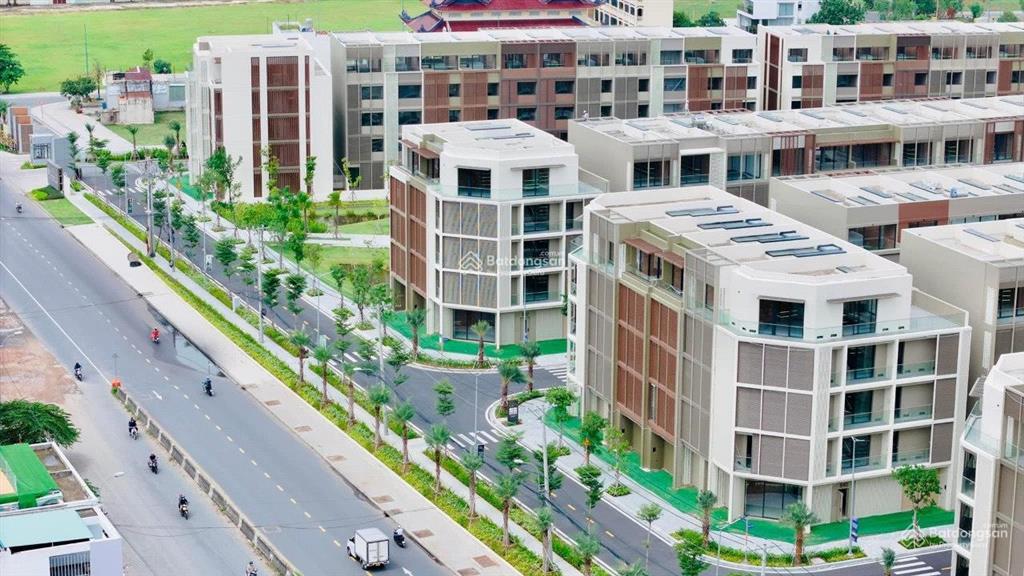 Bán trục chính đường d3 ngay ngã tư vị trí đẹp giá tốt  0909 440 *** lan viên