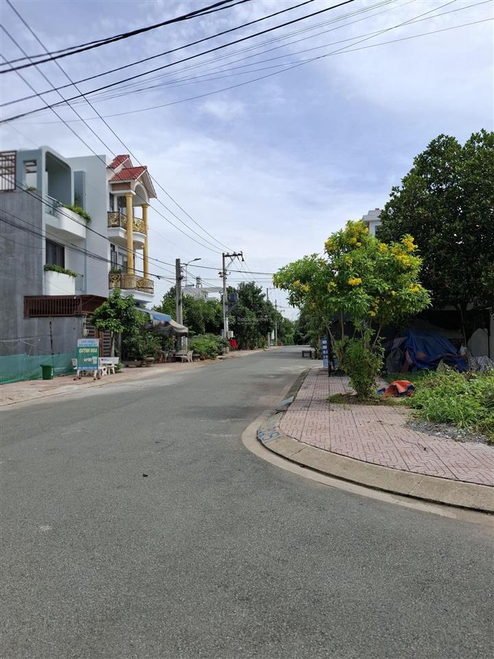 Lô đất siêu đẹp thuộc kdc đặng gia phát  long thuận, kdc văn minh, đường 9m. dt 63,6m2 giá 3ty380