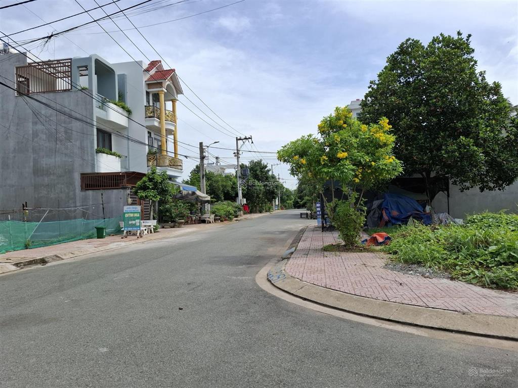 Lô đất siêu đẹp thuộc kdc đặng gia phát  long thuận, kdc văn minh, đường 9m. dt 63,6m2 giá 3ty380