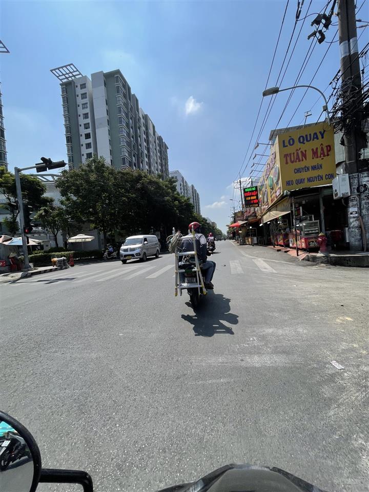 Mtkd ngay aeon tân phú  diện tích 8.2m x 40m  đang có hđ thuê 75tr/tháng