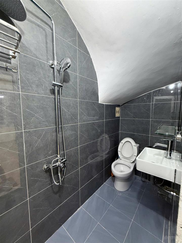 Chủ hạ giá gấp nhà 6 tầng kđt bắc linh đàm chỉ 13,x tỷ (có thương lượng)
