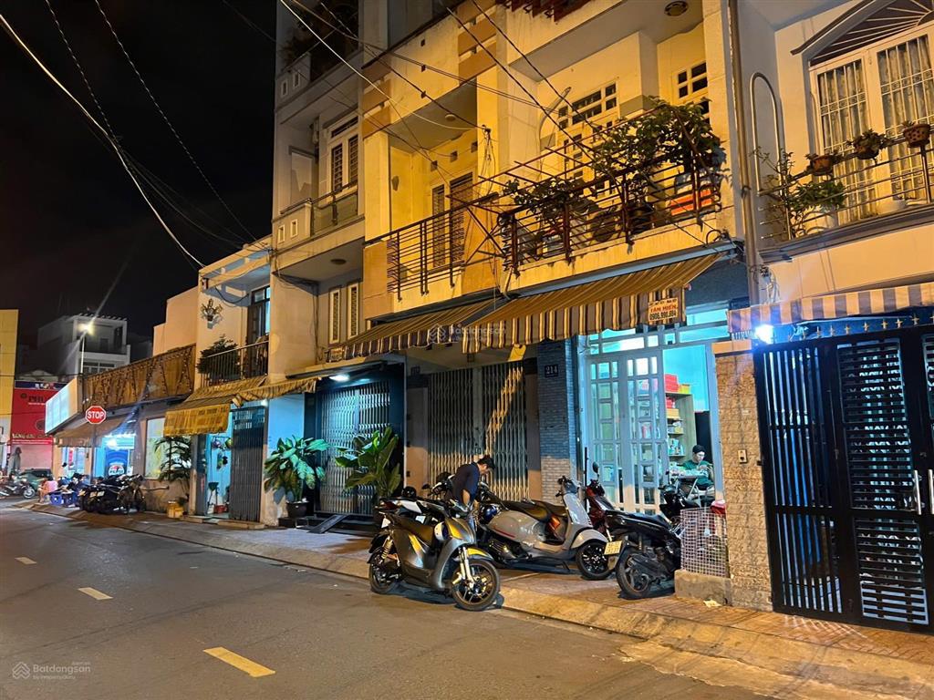 Bán nhà mặt phố tại số 10, quận 8, 8,6 tỷ, 52,5 m²