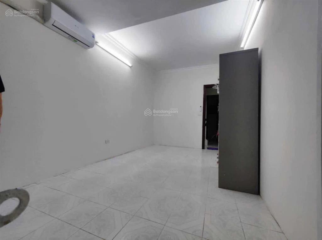 Cho thuê nhà nguyên căn đội cấn  ngõ ô tô tải tránh  gần phố