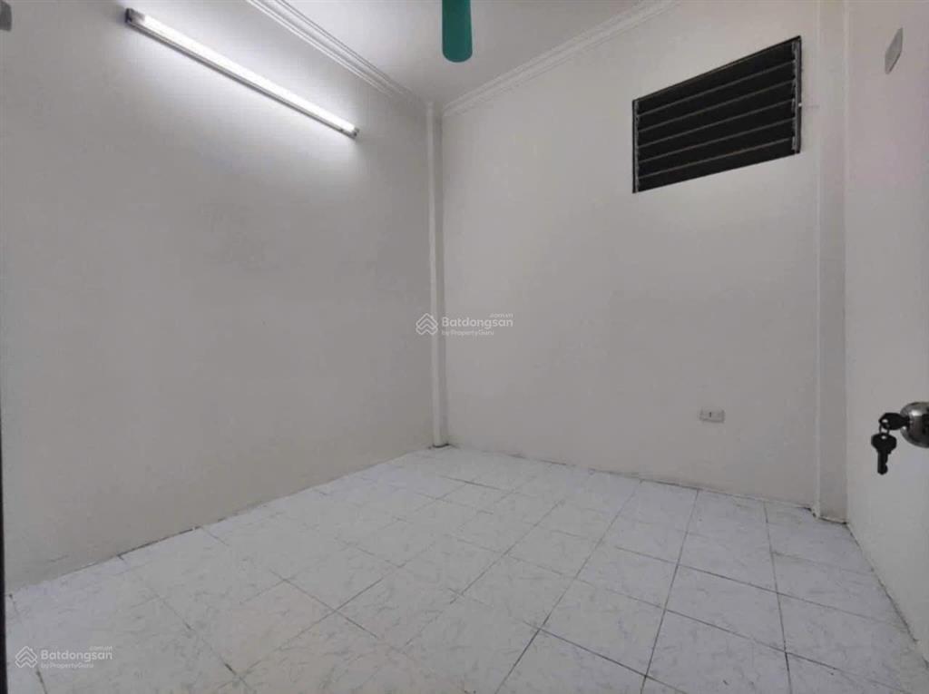 Cho thuê nhà nguyên căn đội cấn  ngõ ô tô tải tránh  gần phố