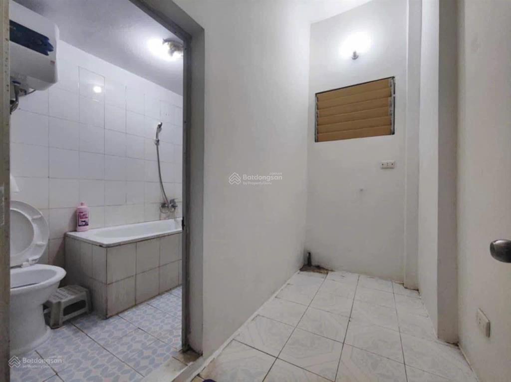 Cho thuê nhà nguyên căn đội cấn  ngõ ô tô tải tránh  gần phố
