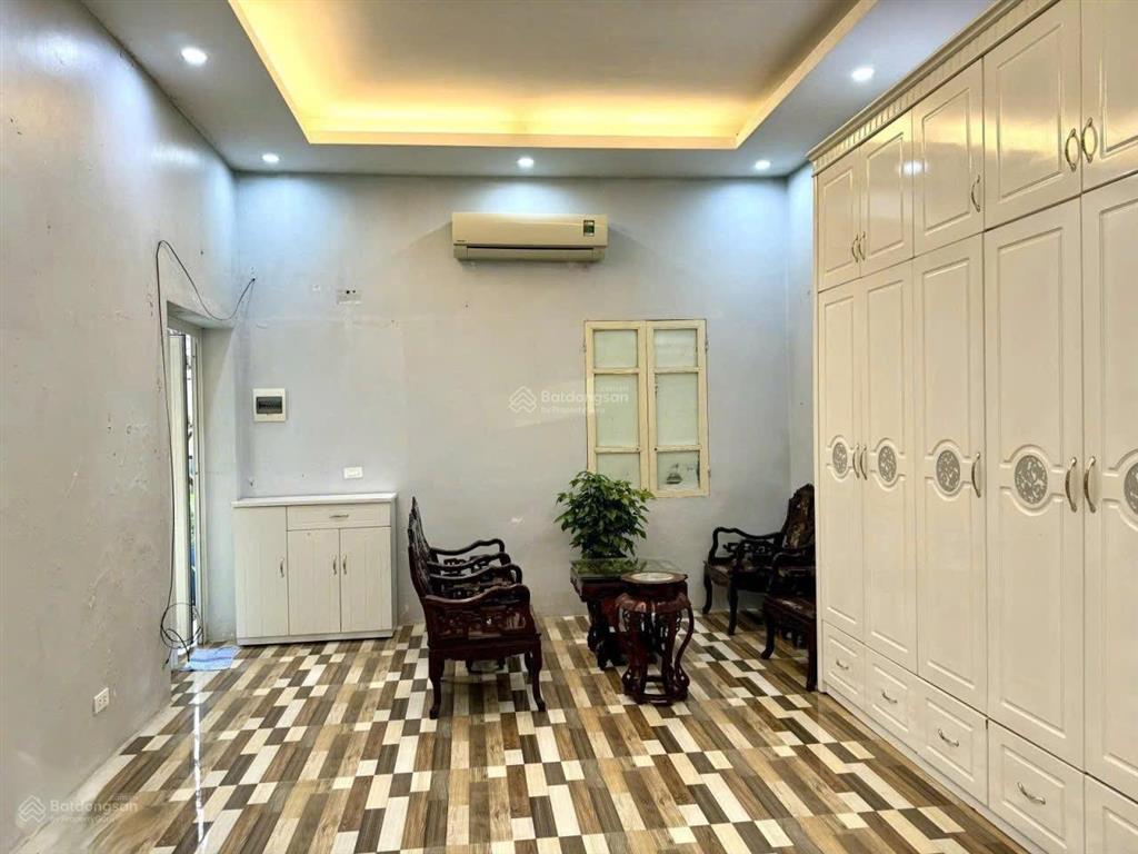 Cho thuê căn hộ tầng 4 biệt thự cổ pháp phố đặng dung, ba đình, hà nội