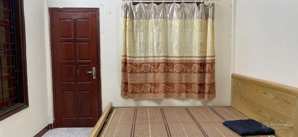 Cho thuê căn hộ tầng 2 tập thể khí tượng tv, ngõ nguyễn chí thanh