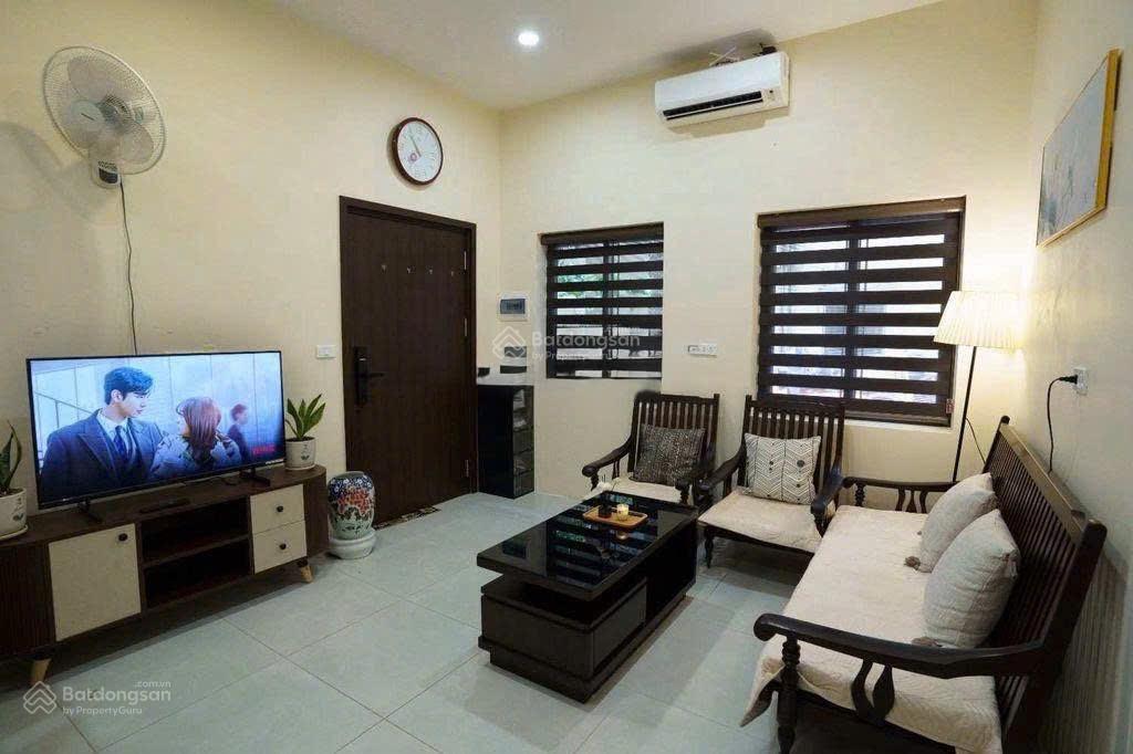 Cho thuê tập thể tầng 1 phố lý nam đế hoàn kiếm