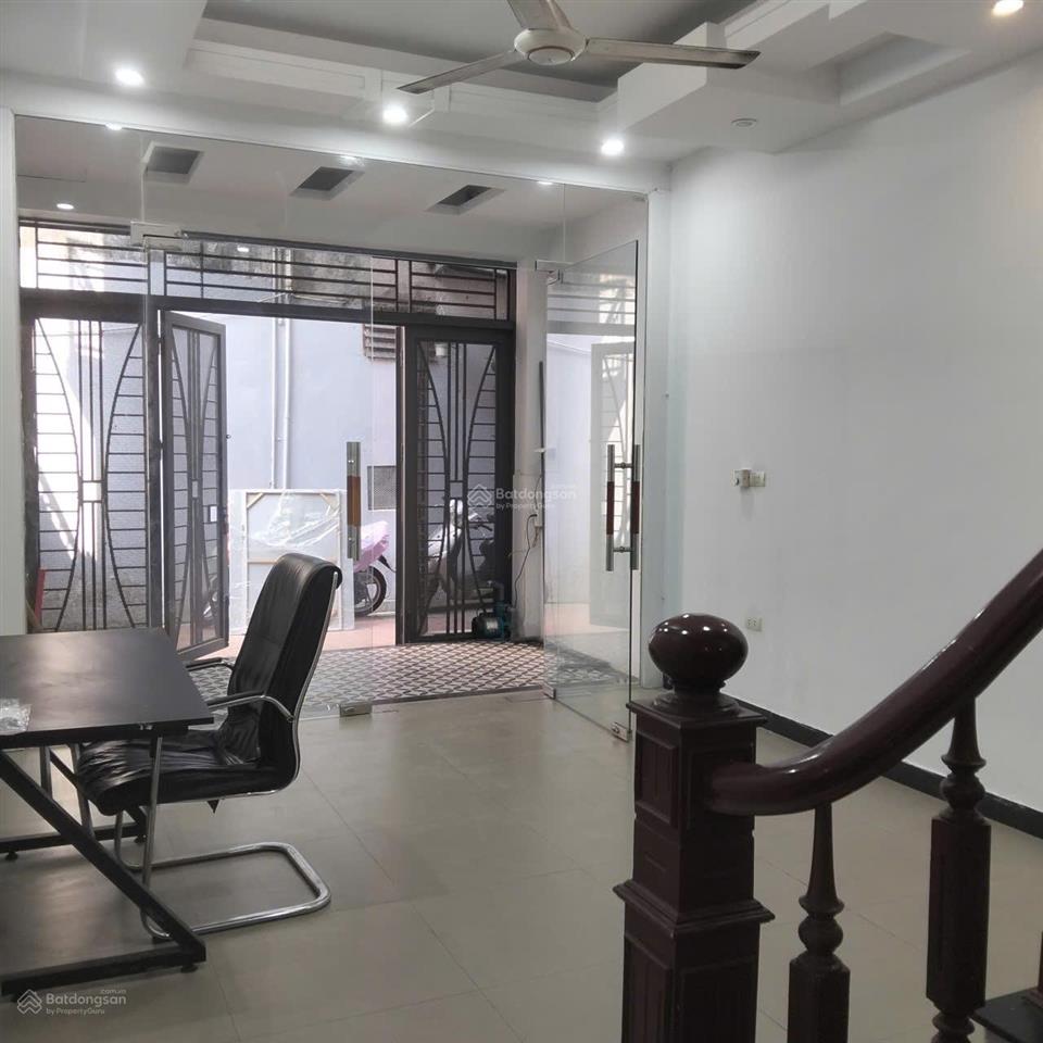Cho thuê nhà nguyên căn ngõ lạc long quân thông trịnh công sơn, tây hồ