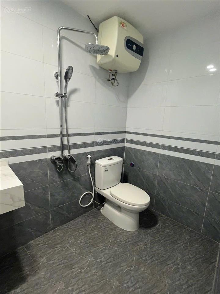 Cho thuê căn hộ tập thể tầng 1 phố lý văn phúc, nguyễn thái học, ba đình