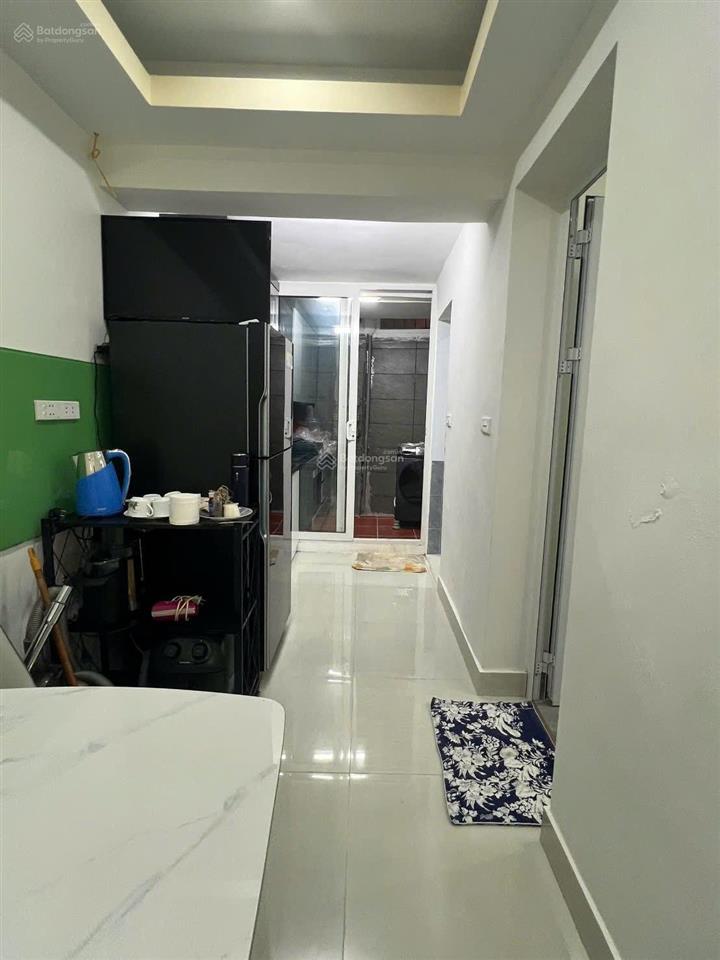 Cho thuê căn hộ tập thể tầng 1 phố lý văn phúc, nguyễn thái học, ba đình