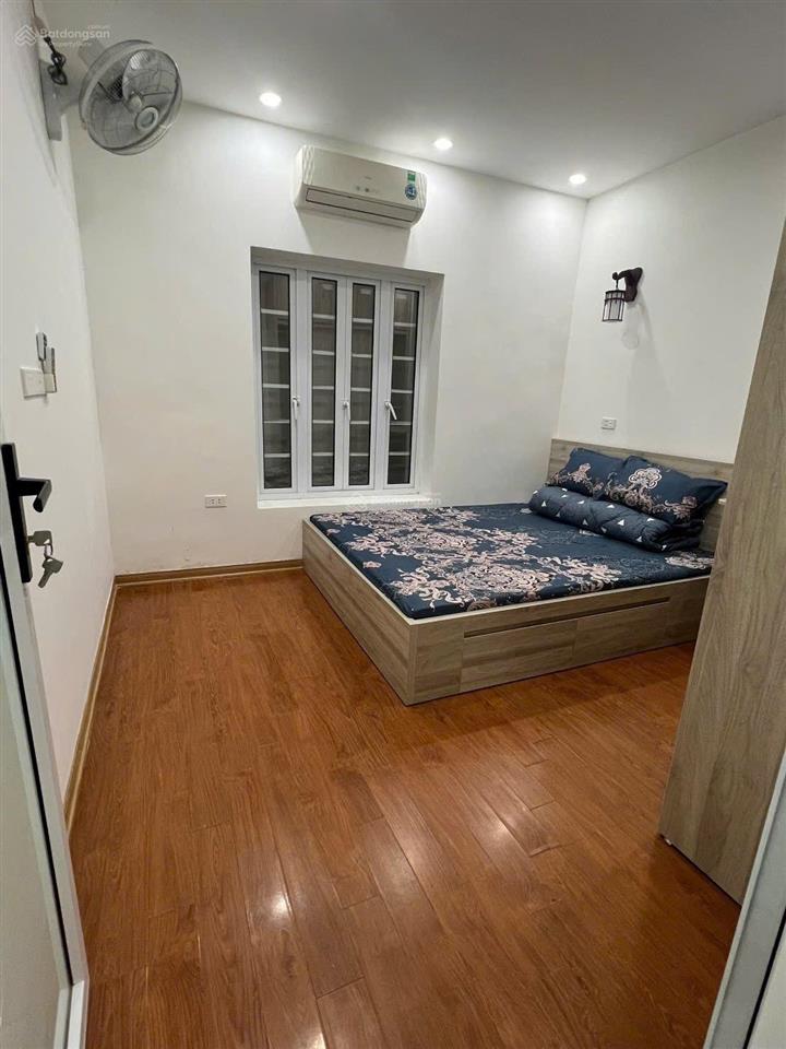 Cho thuê căn hộ tập thể tầng 1 phố lý văn phúc, nguyễn thái học, ba đình