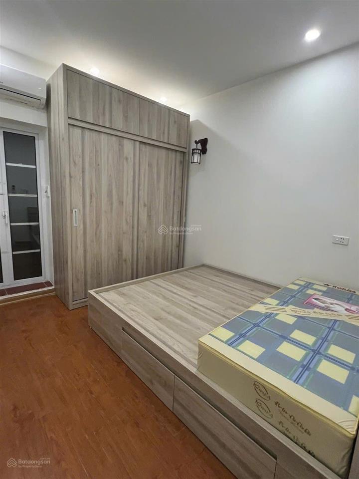 Cho thuê căn hộ tập thể tầng 1 phố lý văn phúc, nguyễn thái học, ba đình