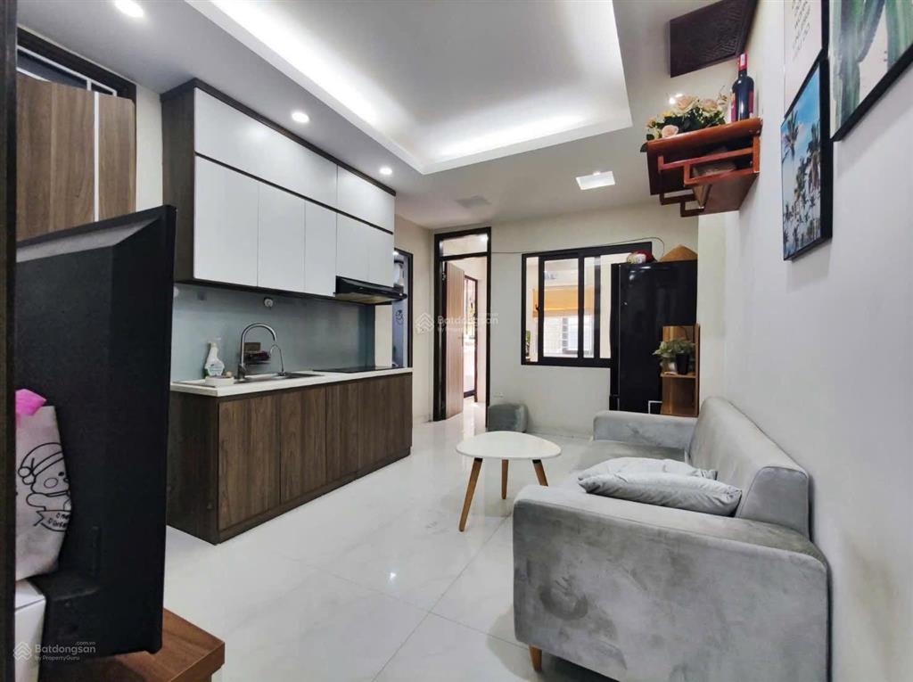 Cho thuê căn hộ t4 hào nam  đống đa thang máy  2 ngủ  nhà đẹp  full đồ  60m2  9 triệu.
