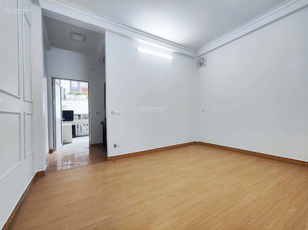 Cho thuê nhà ô tô tránh  núi trúc  ba đình  mt 4.6m  4 tầng  18 tr/tháng