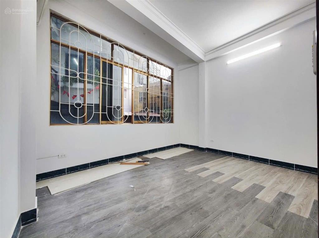 Cho thuê nhà ô tô tránh  núi trúc  ba đình  mt 4.6m  4 tầng  18 tr/tháng