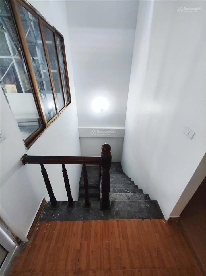 Cho thuê nhà ô tô tránh  núi trúc  ba đình  mt 4.6m  4 tầng  18 tr/tháng