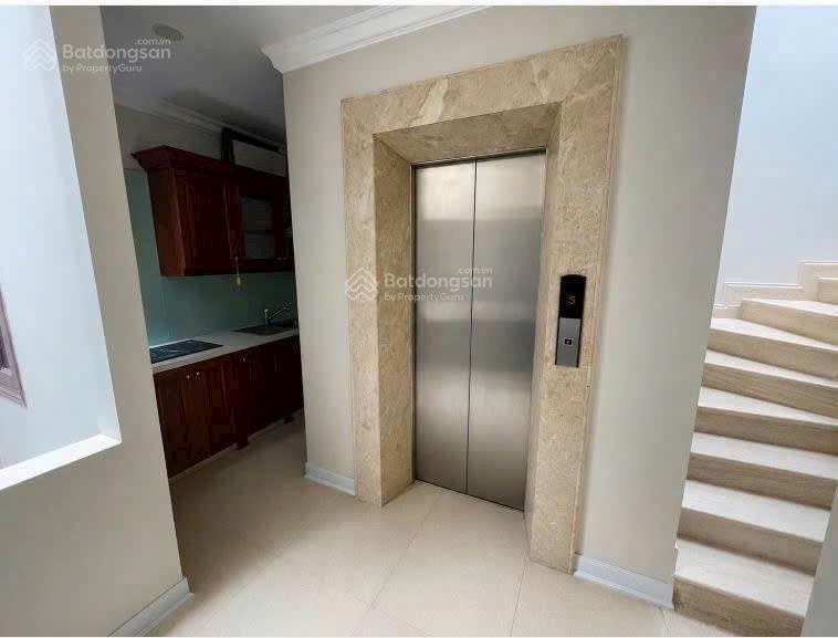 Cho thuê nhà nguyên căng tại ngõ 535 kim mã ba đình. hotline 0886 025 ***
