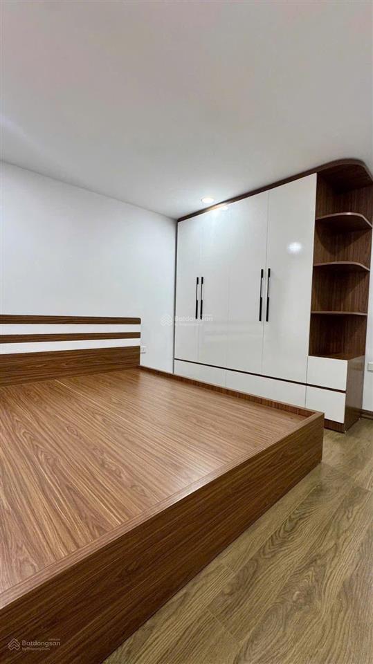 Cho thuê tập thể ngõ 409 kim mã ba đình. hotline 0886 025 ***
