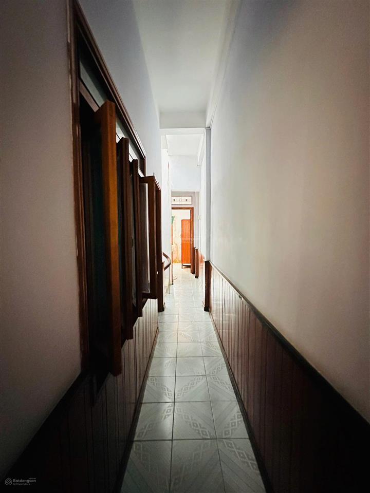 Cần tiền bán nhanh căn nhà 3,5 tầng, mt đường lạc long quân, 45,4m2, 4pn, giá 6,9 tỷ