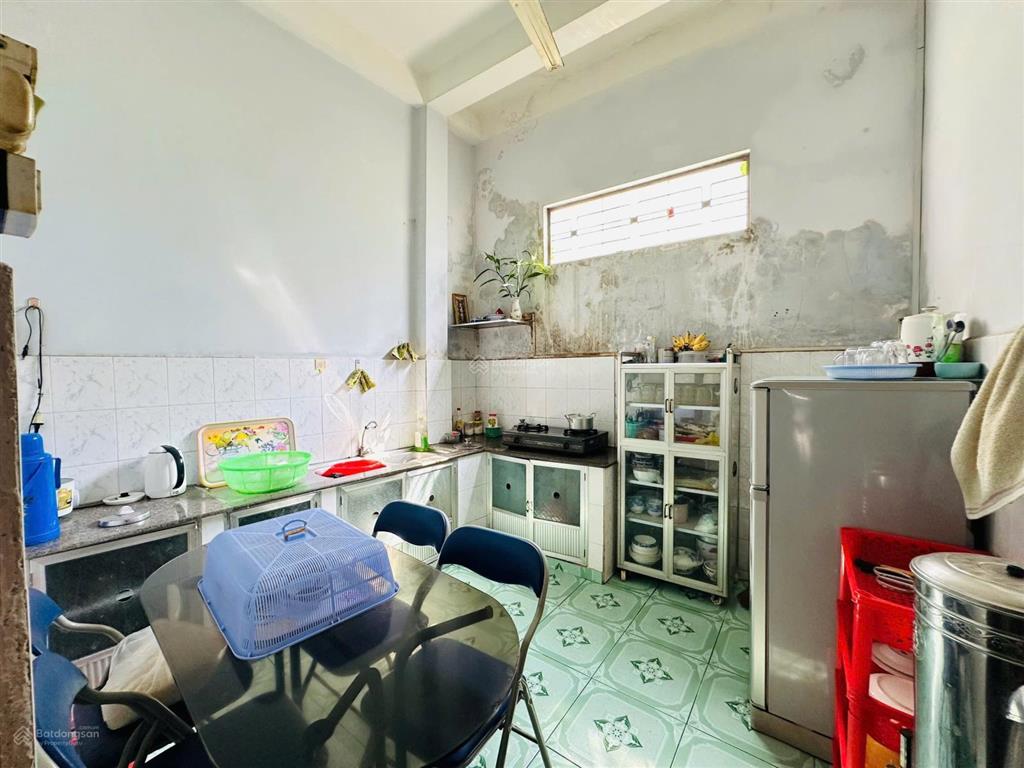 Cần tiền bán nhanh căn nhà 3,5 tầng, mt đường lạc long quân, 45,4m2, 4pn, giá 6,9 tỷ