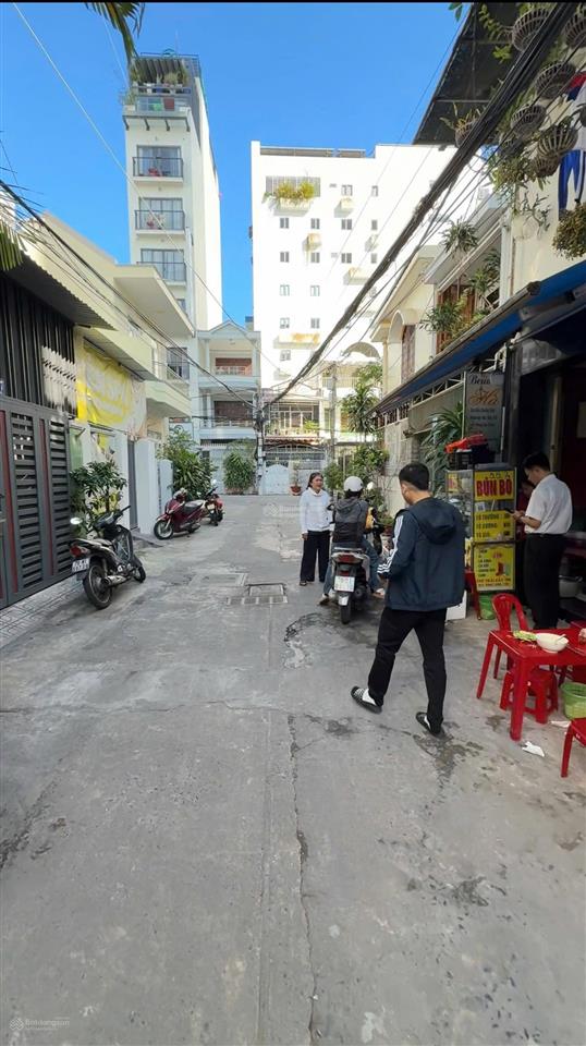 Cần bán nhà 2 tầng, hẻm ô tô, đường biệt thự, hạ giá chỉ còn 4,2 tỷ.