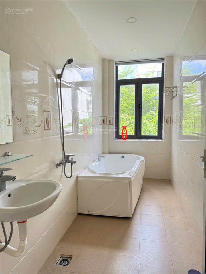Bán nhà 3 tầng, gói 5 mỹ gia, full nội thất, giá chỉ 7 tỷ.