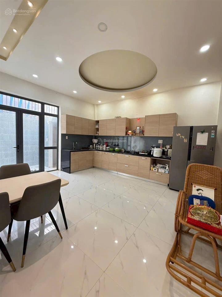 Bán nhà 3 tầng, gói 5 mỹ gia, full nội thất, giá chỉ 7 tỷ.