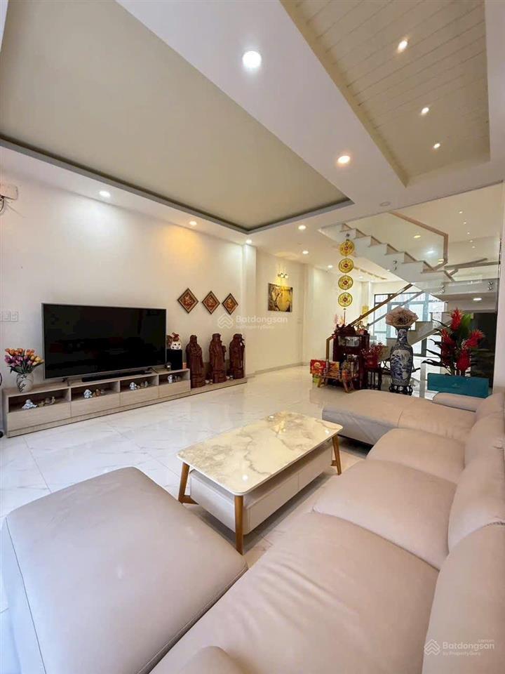 Bán nhà 3 tầng, gói 5 mỹ gia, full nội thất, giá chỉ 7 tỷ.