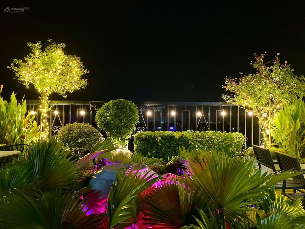 Bán tòa nhà dịch vụ apartments view hồ tây, hồ quảng bá 140m2 x 9 tầng, cho thuê 2tỉ/năm