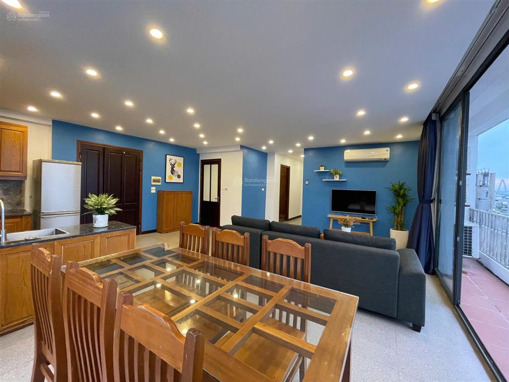 Bán tòa nhà dịch vụ apartments view hồ tây, hồ quảng bá 140m2 x 9 tầng, cho thuê 2tỉ/năm