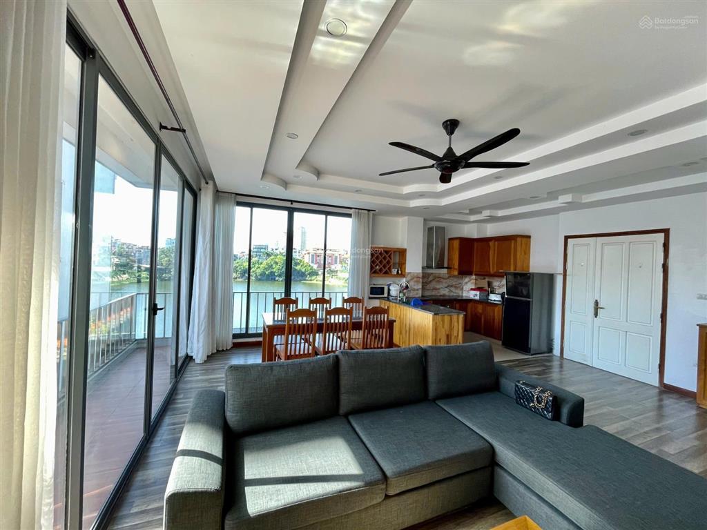 Bán tòa nhà dịch vụ apartments view hồ tây, hồ quảng bá 140m2 x 9 tầng, cho thuê 2tỉ/năm