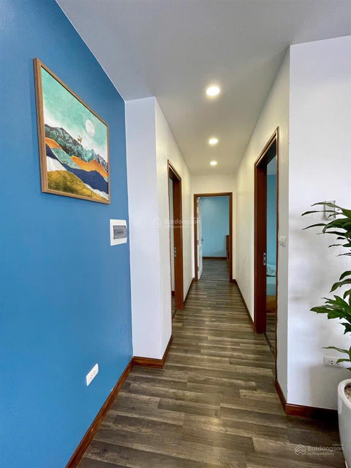 Bán tòa nhà dịch vụ apartments view hồ tây, hồ quảng bá 140m2 x 9 tầng, cho thuê 2tỉ/năm