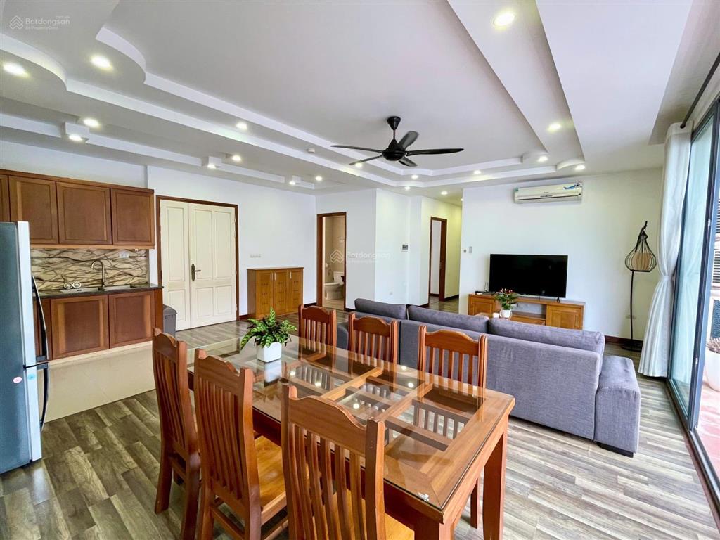 Bán tòa nhà dịch vụ apartments view hồ tây, hồ quảng bá 140m2 x 9 tầng, cho thuê 2tỉ/năm