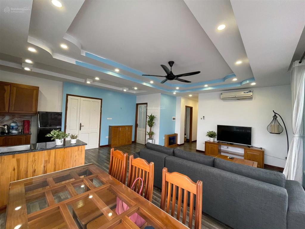 Bán tòa nhà dịch vụ apartments view hồ tây, hồ quảng bá 140m2 x 9 tầng, cho thuê 2tỉ/năm