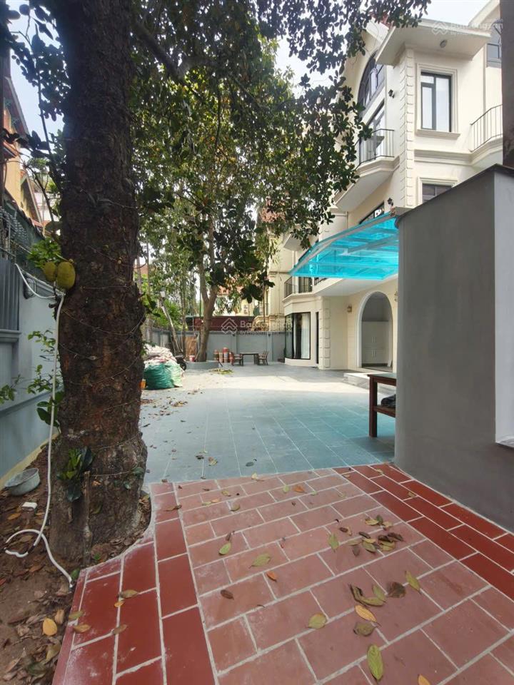 Cho thuê biệt thự sân vườn, bể bơi diện tích 500m2 x 4 tầng tại tô ngọc vân, tây hồ, hà nội