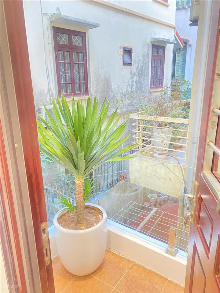 Chính chủ cần bán gấp căn nhà lô góc mới, 60m2 x 4 tầng tại đường tây hồ, quảng an, tây hồ, hà nội.
