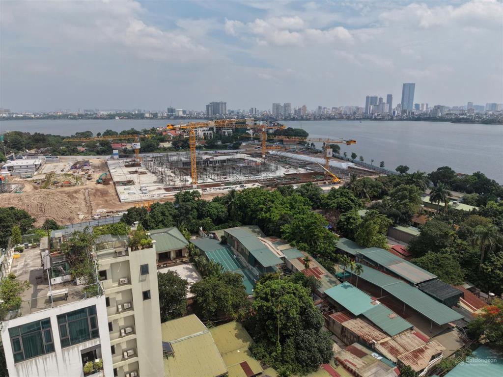 Hàng víp, bán tòa nhà mặt phố quảng khánh, quảng an diện tích 366m2 x 6 tầng.