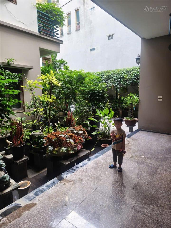 Bán căn nhà vườn 271m2 x 4 tầng nhà siêu đẹp, vị trí vip đi bộ ra hồ tây, ô tô vào nhà.