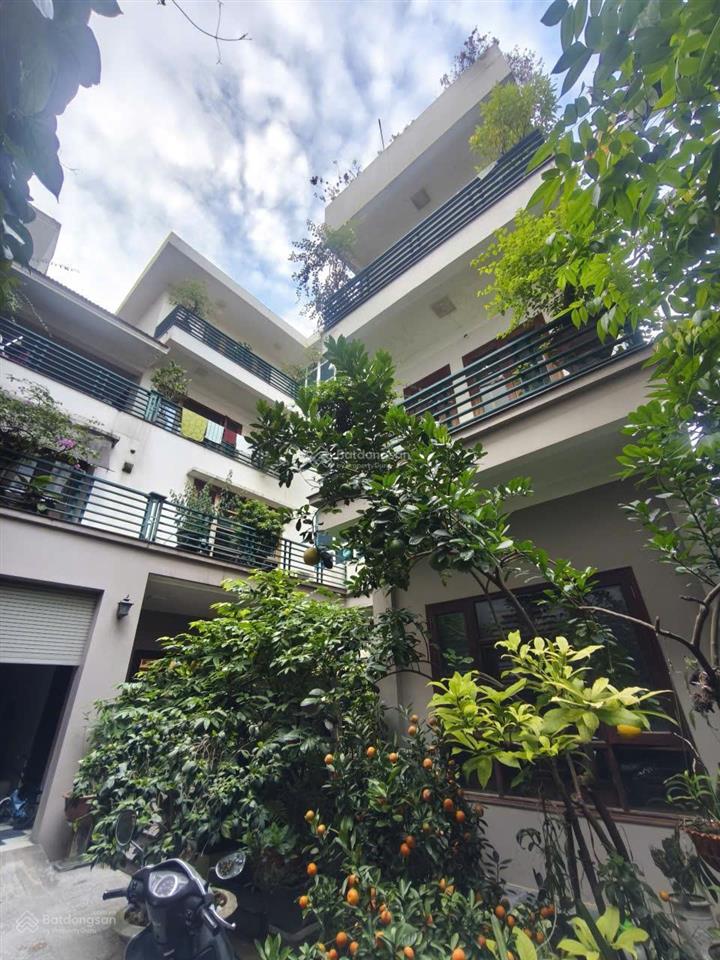 Bán căn nhà vườn 271m2 x 4 tầng nhà siêu đẹp, vị trí vip đi bộ ra hồ tây, ô tô vào nhà.