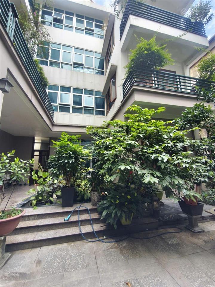 Bán căn nhà vườn 271m2 x 4 tầng nhà siêu đẹp, vị trí vip đi bộ ra hồ tây, ô tô vào nhà.