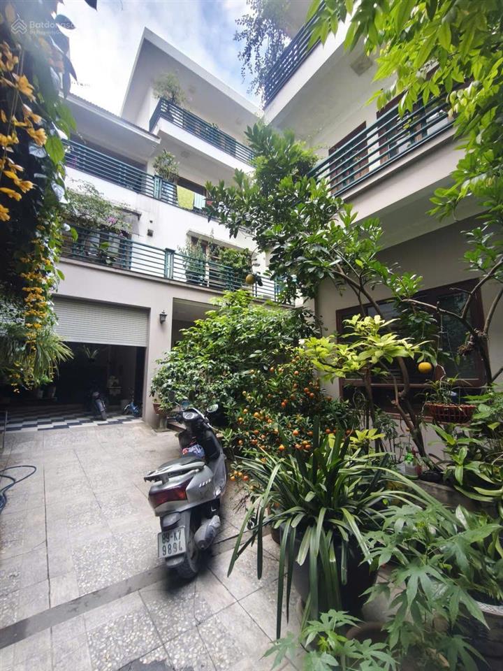 Bán căn nhà vườn 271m2 x 4 tầng nhà siêu đẹp, vị trí vip đi bộ ra hồ tây, ô tô vào nhà.