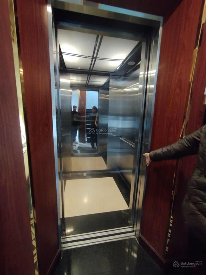 Bán tòa nhà apartment tại phố đi bộ trịnh công sơn, 200m2 x 7 tầng mặt tiền 7.5m. giá 135 tỷ