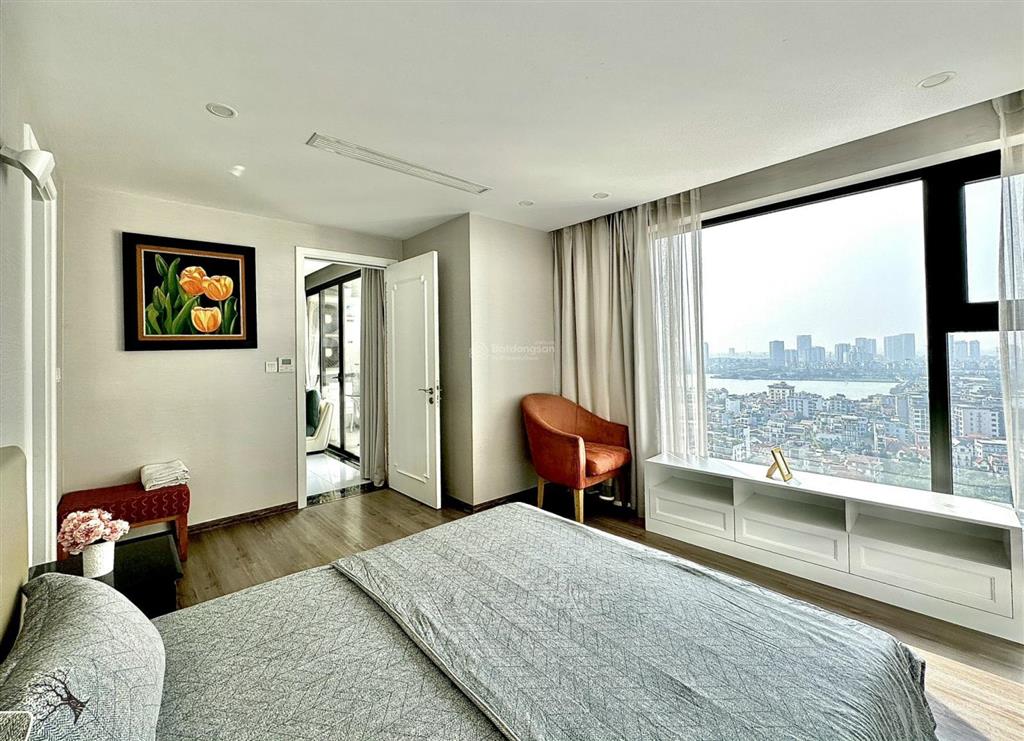 Giảm chào 4,5 tỷ căn hộ 111m2 gồm 3 ngủ view đẹp, giá tốt tòa soleil số 59 xuân diệu