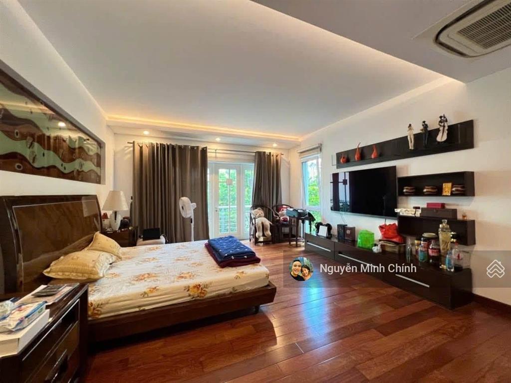 Bán căn biệt thự vườn đào cực đẹp tới quý anh chị